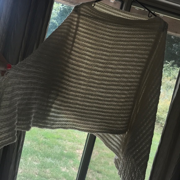 creamy tan boho chic cozy poncho with fringe🌻🍂 - Picture 8 of 8